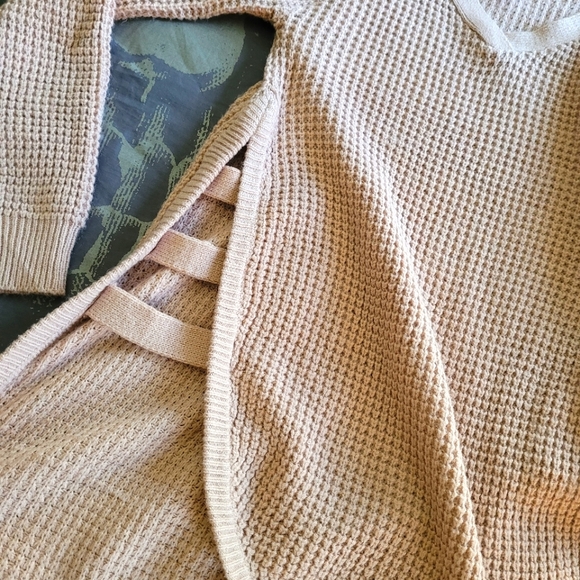 ⭐️Urban Heritage High Side Slit Sweater⭐️ - Picture 3 of 3